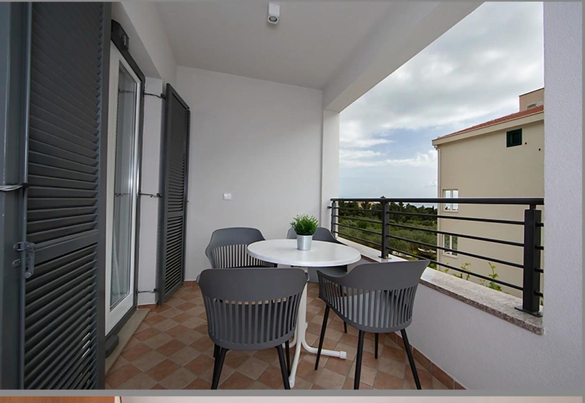 Ivmalu Apartments Tucepi Ngoại thất bức ảnh