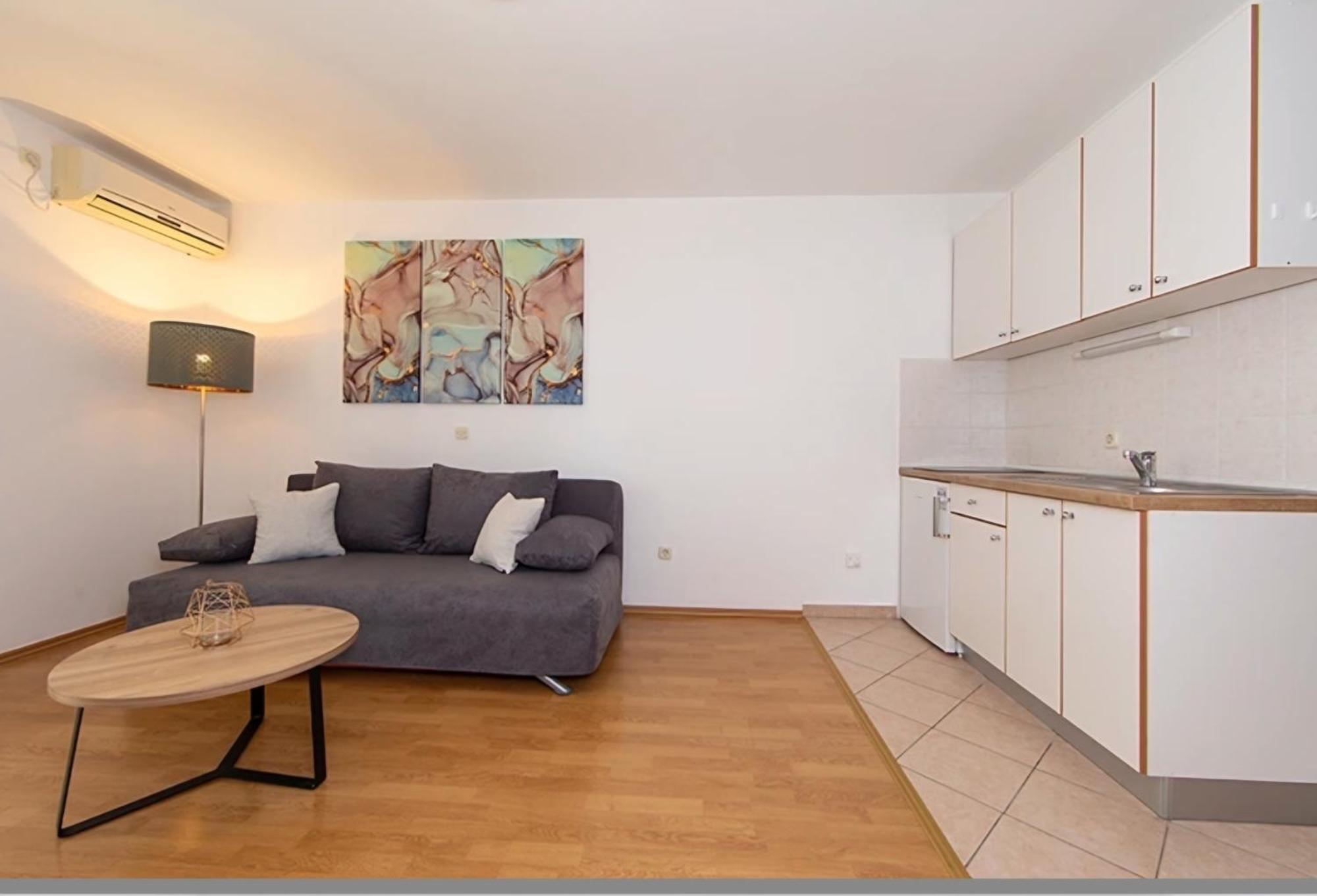 Ivmalu Apartments Tucepi Ngoại thất bức ảnh